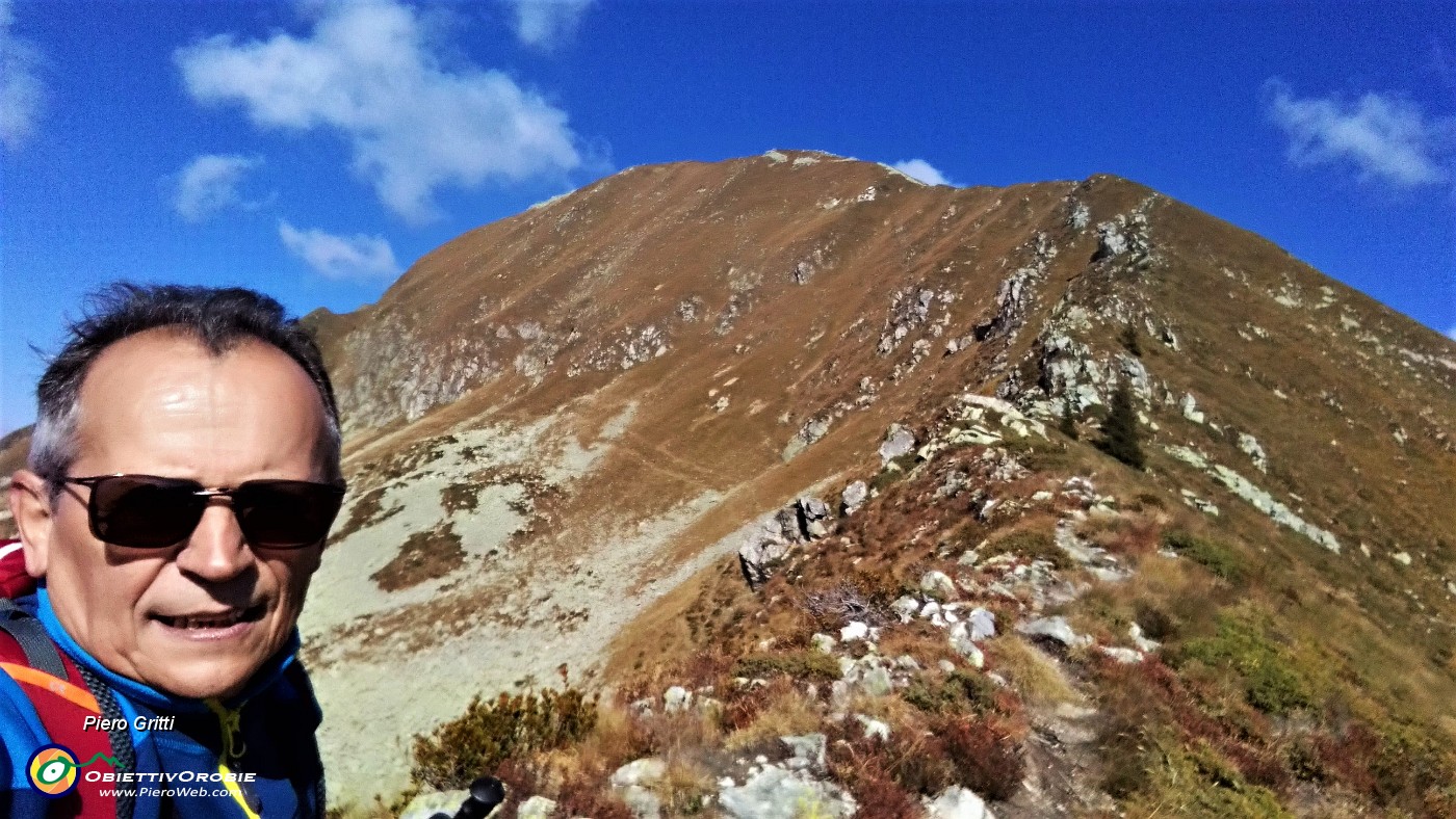 52 Uno sguardo alla cresta sud-est di salita in Valegino.jpg